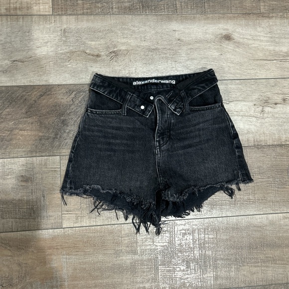 Alexander wang bite flip shorts in faded black wash - Picture 2 of 6